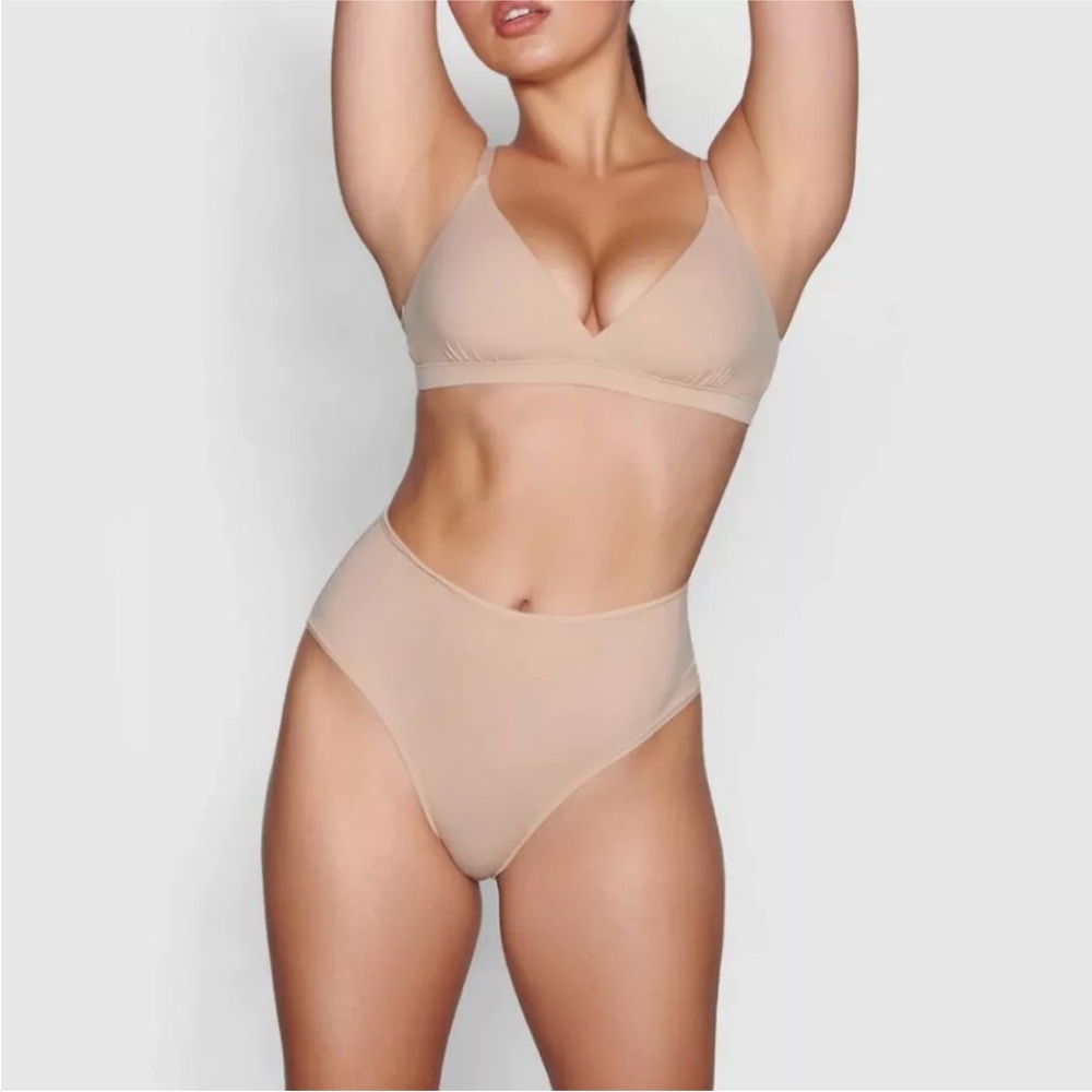 NWT SKIMS Fits Everybody Crossover  Bralette in Clay Size S